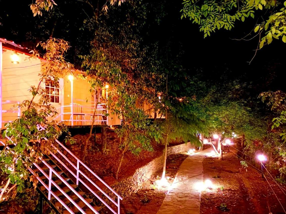 Aamod At Shoghi Luxury Cottage Resort Shimla Exterior foto